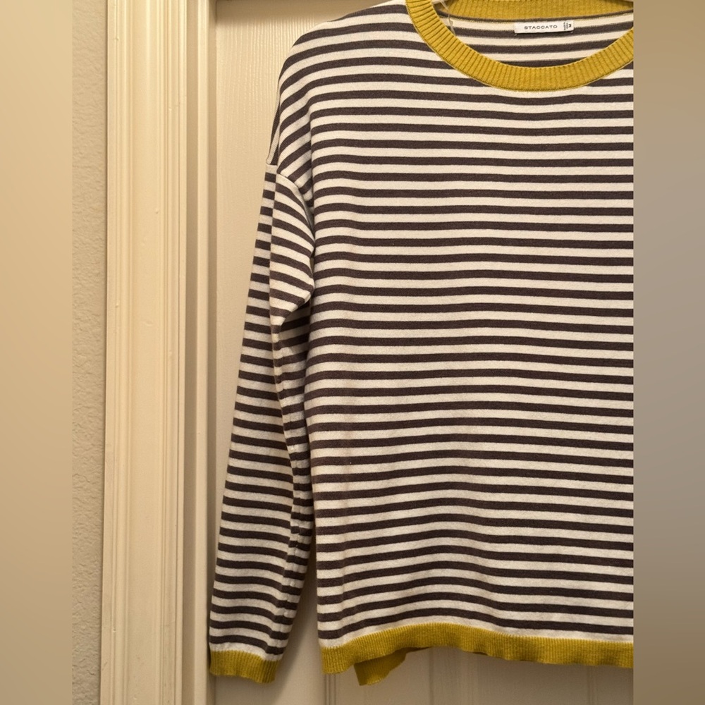 NWOT Staccato Long Sleeve Top Size Medium - Picture 2 of 6